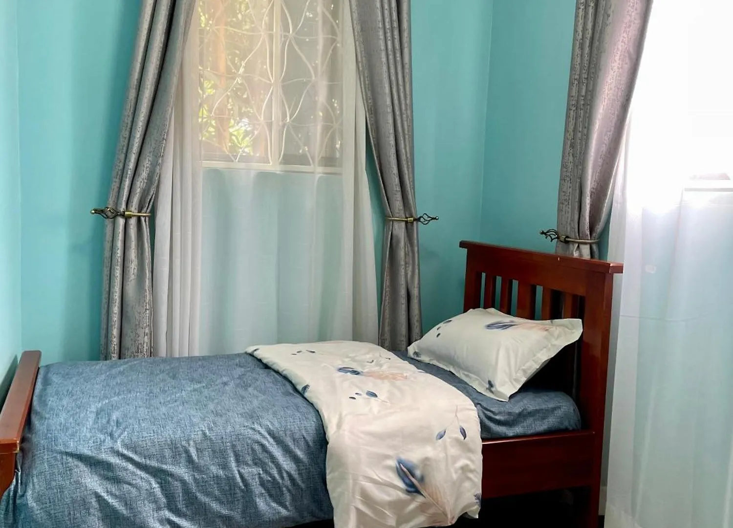 K Kitende Apartments 坎帕拉